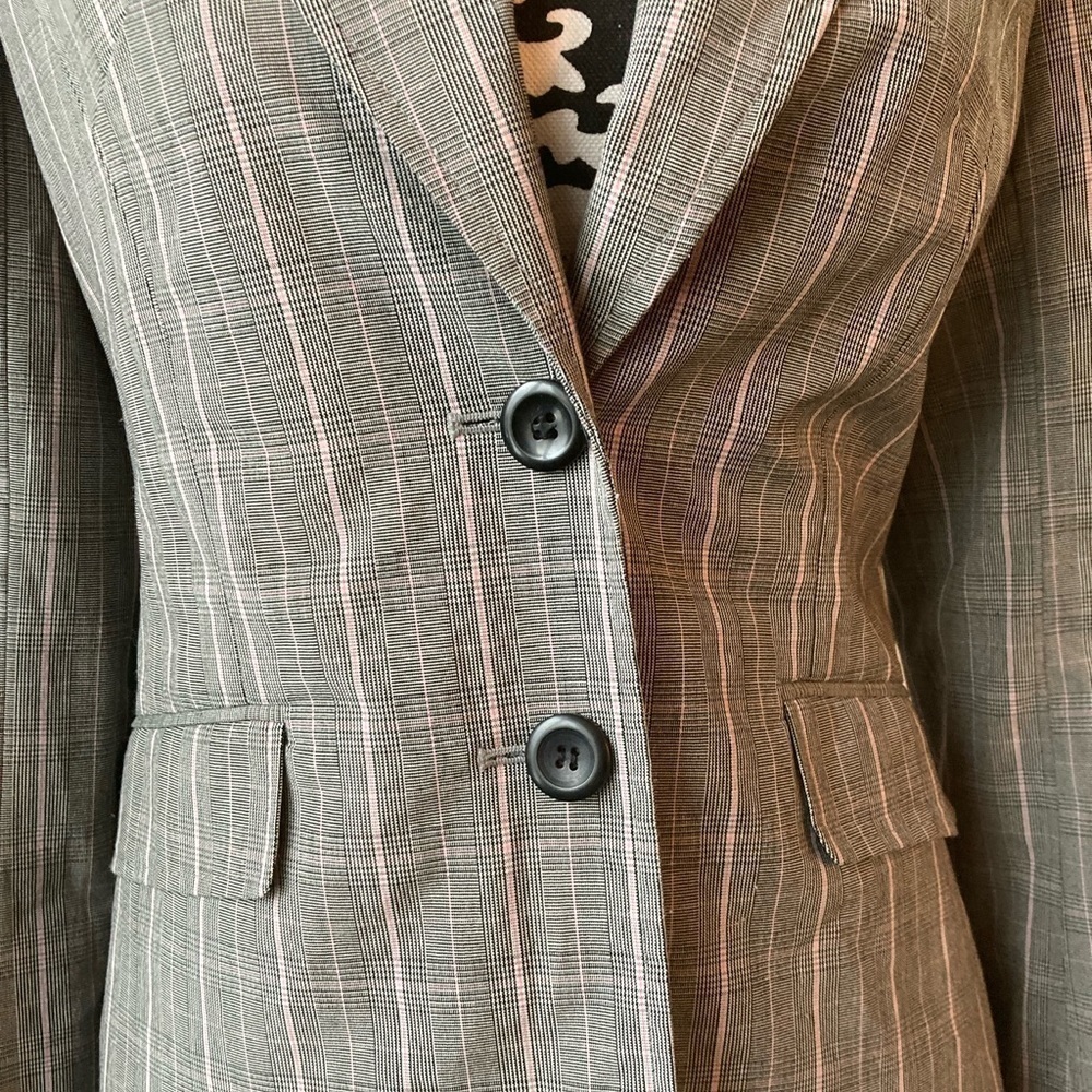CLEARANCE SALE Suzy Shier Blazer - Picture 4 of 5